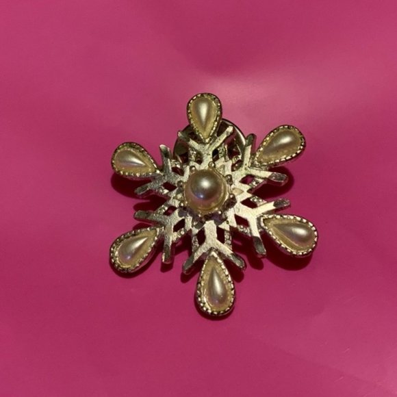 Vintage Jewelry - Vintage Pin